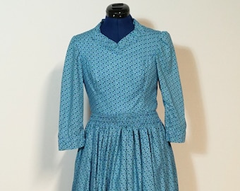 Traditional dress in light blue floral fabric, half-length sleeves