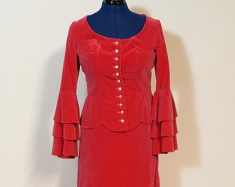 Traditional two-piece dress in pink velvet, long-sleeved traditional dress with trumpet sleeves