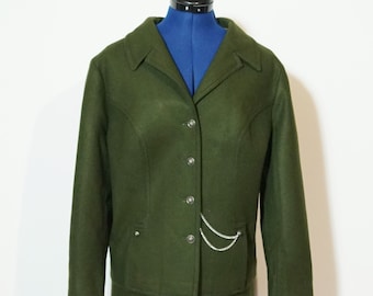 Costume Trachten en loden vert, jupe crayon et blazer, costume féminin des années 60