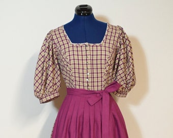 Dirndl with apron, plaid dirndl with half length puff sleeves