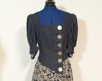 Traditional dress made of blue and beige linen with half-length puffed sleeves, large metal buttons