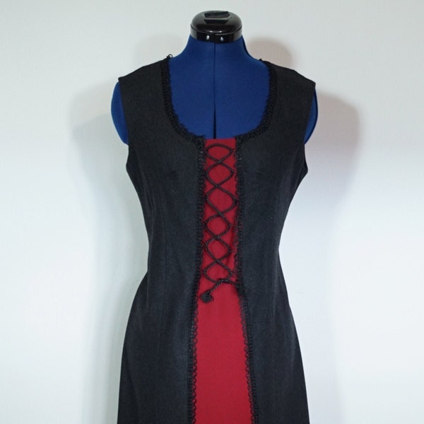 Trachtenkleid aus Loden, schwarz rot, mit Schnürung und Borte