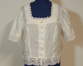 Traditional blouse with lace, short-sleeved blouse with square neckline and button closure