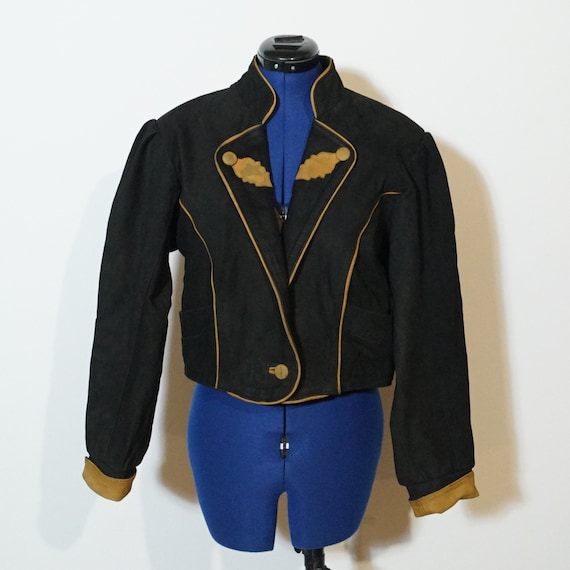 Lederjacke mit Schulterpolstern und weiten Ärmeln, schwarze Trachtenjacke zum Dirndl, 80er Jacke