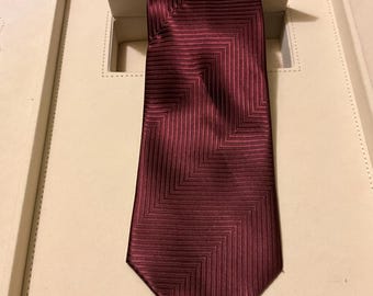 Corbata de seda Valentino vintage color burdeos con estampado geométrico - Corbata para hombre 100% hecha a mano, accesorio de traje de diseñador de lujo,