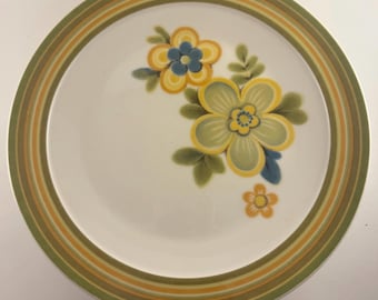 Vintage 1970’s Noritake Expressions Chestnut Hill 7045 Salad Dessert Plate with Floral Design. Set of four.