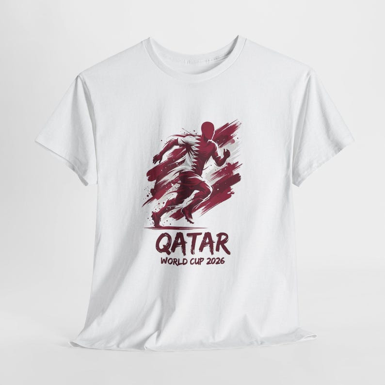Camiseta de aficionado al fútbol de Qatar 2026, camiseta de aficionado de Qatar, camiseta para el día del partido, regalo para aficionados al fútbol, camiseta de fútbol unisex imagen 1