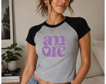 Amore script heart Raglan tee | Dames baby tee