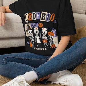 Code Boo skelettsjuksköterska Halloween-t-shirt | sjukvårdsskräck och vård