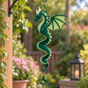 Virkmönster för vindspinnare till Emerald Dragon, fantasiträdgårdsprydnad (PDF)
