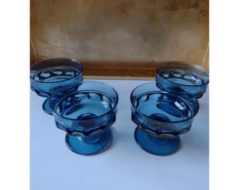 Zestaw 4 misek deserowych z podstawą w kolorze turkusowo-niebieskim w stylu Indiana Glass Kings Crown i sorbetem