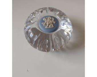 Wedgwood Crystal Paperweight Niebieski Jasperware Wodnik Znak Zodiaku Kamea Anglia