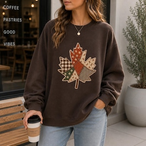 Sweat-shirt patchwork à feuilles d'érable, T-shirt automnal, Chemise aux couleurs chaudes et confortables, T-shirt Thanksgiving, Cadeau rustique et champêtre