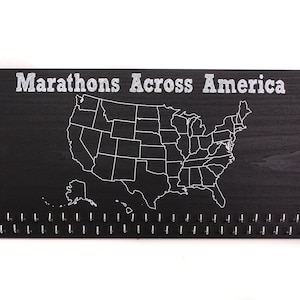 Maratonas em toda a América - Porta-medalhas de 50 estados com 50 ganchos no quadro-negro, Corrida 50, porta-medalhas dos EUA, CORRIDA 50