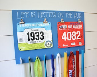 Bib and Medal Holder - La vida es mejor en la carrera