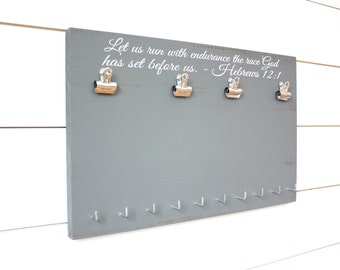 Christian Running Race Bib and Medal Holder - Hebreos 12:1