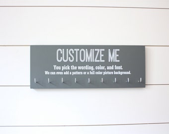 Porta medallas mediano personalizable: ¡tú lo diseñas, nosotros lo hacemos! Estante de exhibición del titular de la medalla personalizado