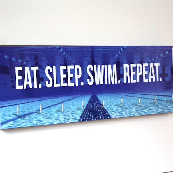 Schwimmmedaillonhalter - Essen. Schlafen. Schwimmen. Wiederholen. - Medium