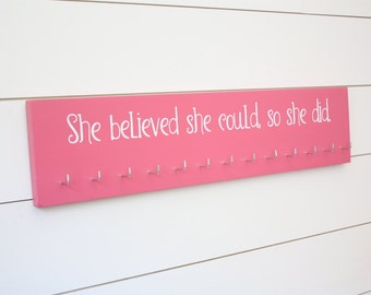 Titular de la Medalla de Mujer - Ella creía que podía, así que lo hizo. - Grande