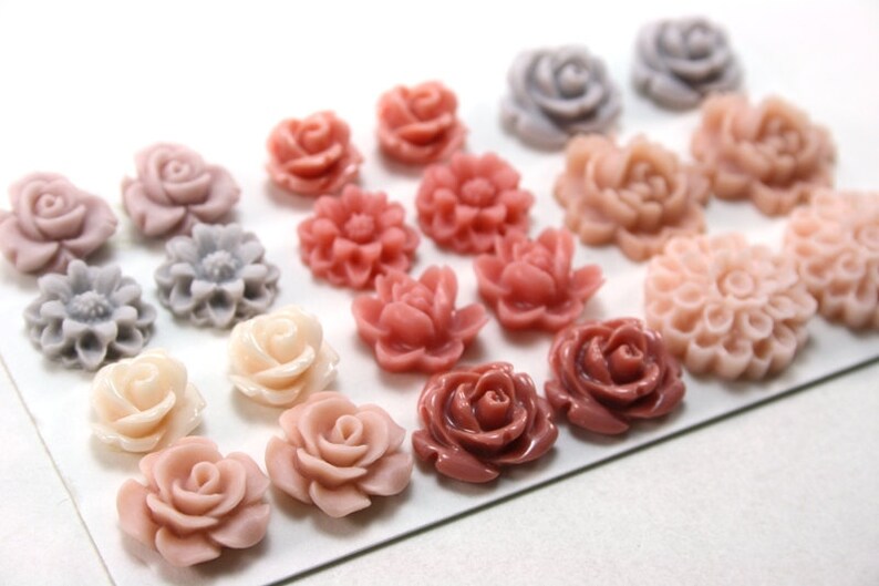 22 pcs Resin Flower Cabochons Assorted Sizes Sampler Pack June Romance image 2