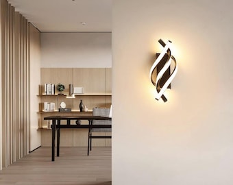 Elegante lampada da parete a LED a spirale per arredare con stile camera da letto, corridoio e soggiorno.