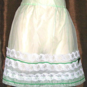 Vintage Küchenschürze, Damen hellgrün durchscheinend, Schürze mit Spitze, Retro, Mid Century