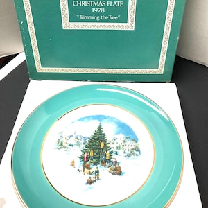 Vintage 1978 Christmas Plate, Avon Collectors Plate, Trimming The Tree,  Made in England Christmas Plate Series