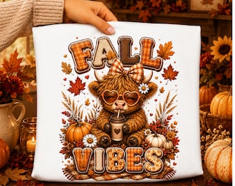 Vaca de las Tierras Altas con Ambiente Otoñal PNG, Lindo Diseño de Sublimación de Vaca Otoñal, Imágenes prediseñadas de Café con Calabaza Acogedora, Descarga Digital PNG de Camiseta de Otoño