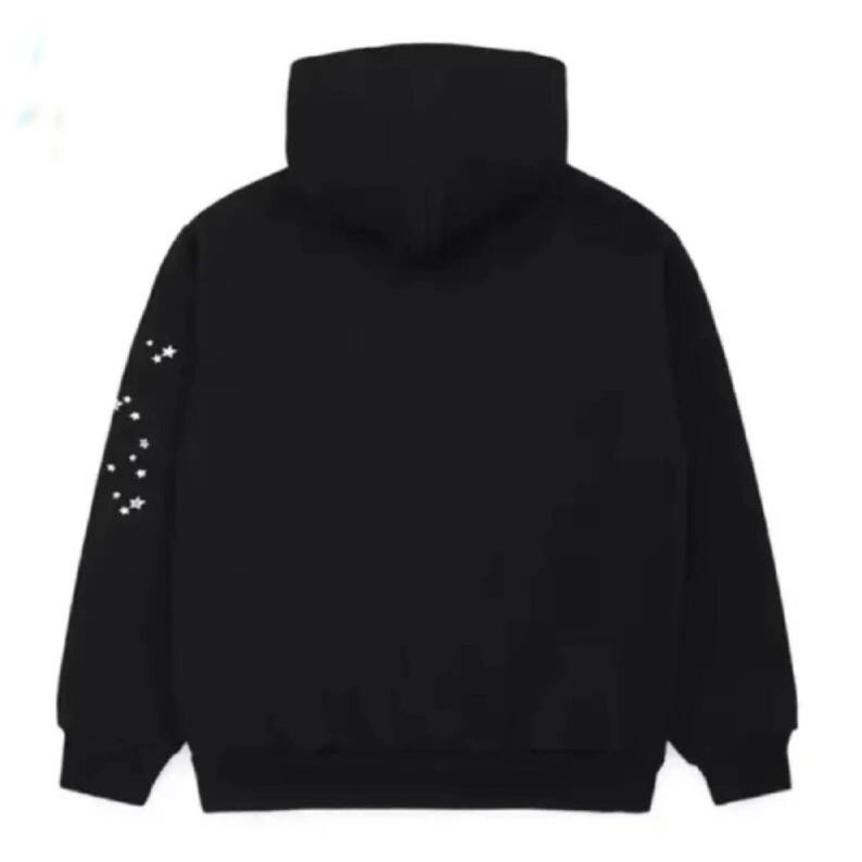 Peut inclure: Sweat &agrave; capuche noir avec un col montant et une constellation d'&eacute;toiles blanches sur la manche gauche. Le sweat &agrave; capuche est en mati&egrave;re douce et a une coupe d&eacute;contract&eacute;e. V&ecirc;tement d&eacute;contract&eacute; et confortable.