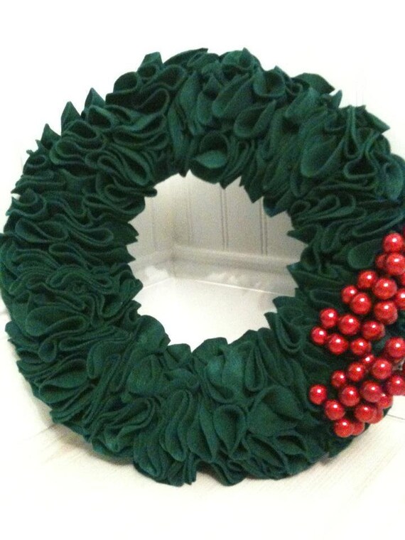 Items similar to Green Wreath with Berries on Etsy