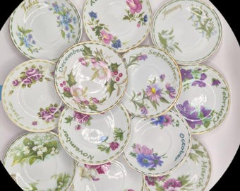 Mini tasses avec soucoupe motif fleuri