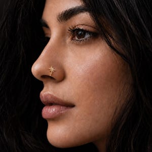 Piercing de Nariz Estrela Dourada, Piercing de Nariz Delicado com Zircônia Cúbica, Argola de Nariz Celestial, Joia de Nariz em Formato de Estrela Pequena, Piercing de Nariz Minimalista em Ouro - Presente Ideal para Ela
