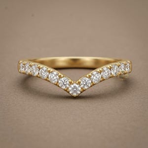 Chevron Moissanite Contour Wedding Band | 14K Solid Yellow Gold V-Shaped Stacking Ring | Round Cut Pavé | Modern Romantic Bridal Jewelry