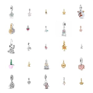Könnte beinhalten: Eine Sammlung von silbernen und goldfarbenen Charm-Anhängern. Designs umfassen einen Stern, eine Sonne, eine Katze, eine Blume, ein Herz und andere dekorative Formen. Jeder Anhänger hat eine Schlaufe zum Befestigen an einem Armband oder einer Halskette.