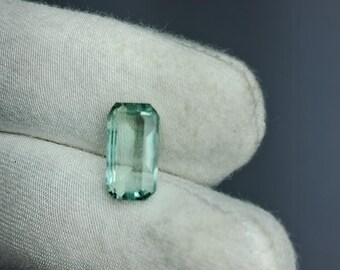 Natuurlijke mintgroene fluoriet edelsteen | Losse steen met smaragdgeslepen facetten (7 x 13 mm)
