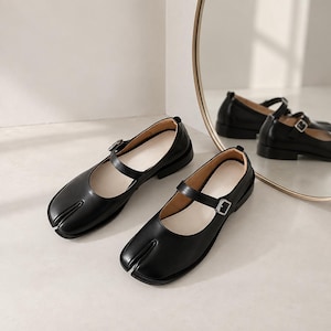Brown & Black Split Toe Mary Jane Flats, Buckle Strap Tabi Style Shoes, Minimalist Ballet Flats for Women, Retro Everyday Footwear