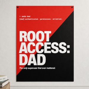 Puede incluir: Un póster de pared rectangular con una división diagonal entre fondos rojo y negro. El texto en blanco dice: > sudo dad [dad] authenticated. permissions: unlimited. ROOT ACCESS: DAD The only superuser that ever mattered.