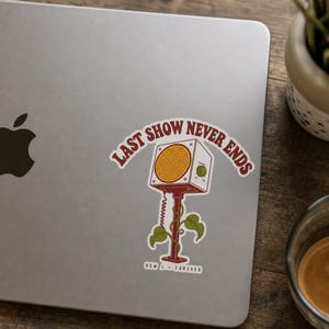 Klistermärke för drive-in-högtalare · Stansad vintagebiograf · Psykedelisk 60-talsaffisch · Laptopdekal för filmälskare