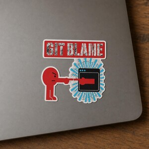 Sticker Git Blame · Grappige sticker laptop programmeur · Coderecensie PR-humor · Cadeau voor ontwikkelaars voor software-ingenieur