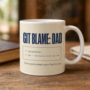 Puede incluir: Una taza de cerámica blanca con el texto azul oscuro GIT BLAME: DAD, un fragmento de código verde + raised(me) // dad - maintainer since day one, y el texto negro Every good commit traces back to you impreso en la parte frontal.