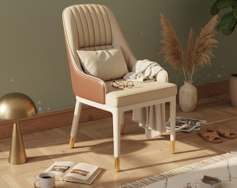 Sedia da pranzo di lusso in pelle trapuntata a canali — Elegante seduta laterale di design bicolore con gambe con puntali dorati per la casa