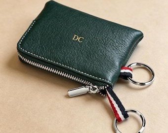 Gepersonaliseerde initialen groen lederen sleuteletui, aangepast monogram sleuteletui met ritssluiting, minimalistische houder voor meerdere sleutels, elegant cadeau voor hem of haar
