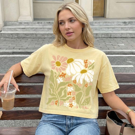 Boho Daisy Flower Crop Tee Comfort Colors® Botanical Tshirt Wildflower Retro Floral Tee Plant Lover Shirt Trendy Summer Gift For Gardener