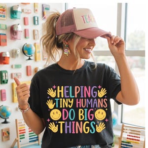 Kleine mensjes helpen grote dingen te doen PNG, lesgeven PNG, preppy PNG, eerste schooldag, sterren PNG, terug naar school PNG, kinderopvang PNG, trendy knutselwerk