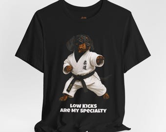 Camiseta Dachshund | Humor engraçado de artes marciais | Chutes baixos são minha especialidade