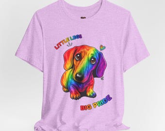 Camiseta Dachshund Arco-Íris | Camiseta Cachorro Salsicha "Perninhas Pequenas, Grande Orgulho"