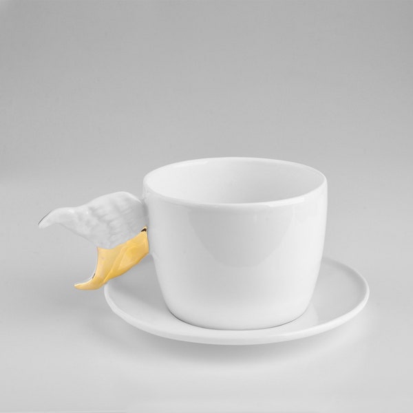 Tasse en porcelaine aux ailes dorées. La collection Wings.