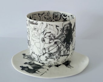 Taza de porcelana con dibujos en negro. Colección japonesa