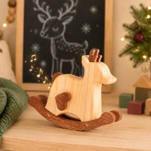 Boîte à musique en bois personnalisée en forme de renne – Nom gravé sur le bouton en forme de cœur, joue « Jingle Bells », cadeau idéal pour Noël et toutes les occasions