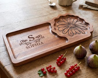 Personalized Daisy-Design Wooden Serving Tray, Engraved Tray, Wooden Coffee & Snack Board—Perfect for Mother's Day, Anniversaries